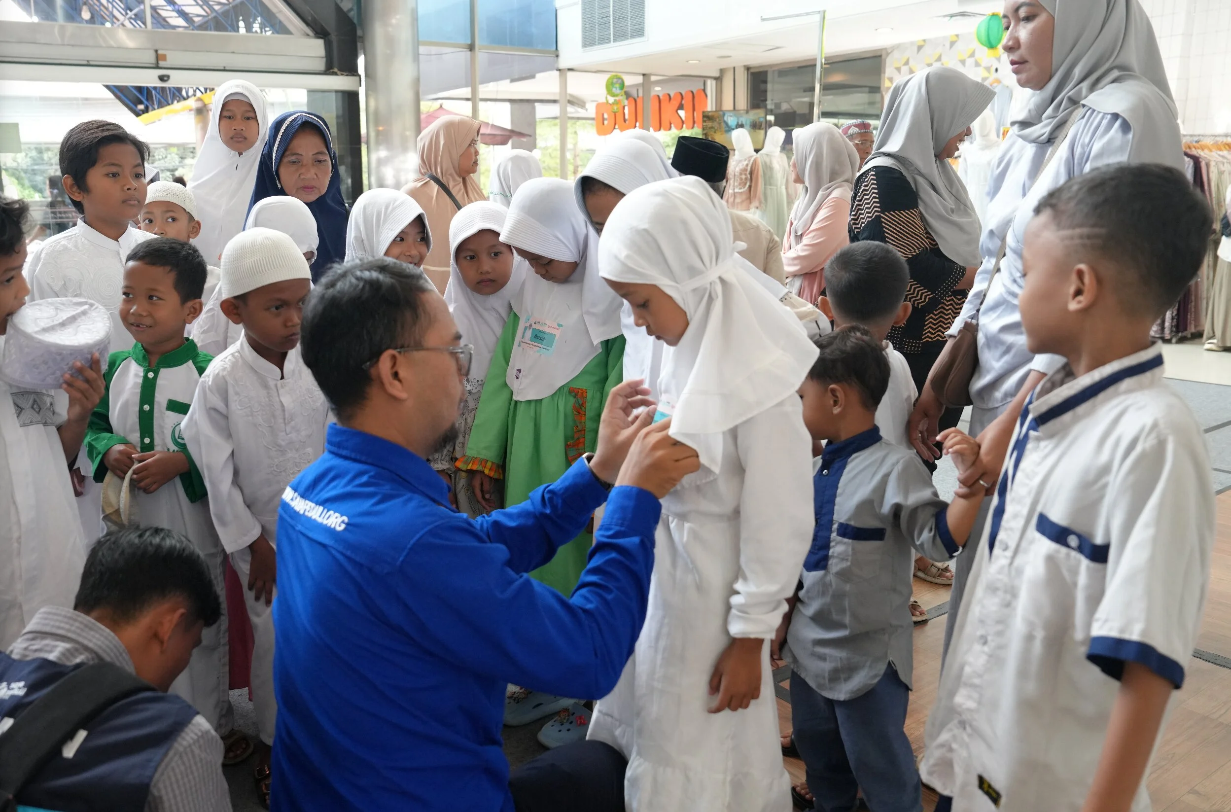 Foto 10 dari album Belanja Bareng Yatim Dhuafa Difabel 2026